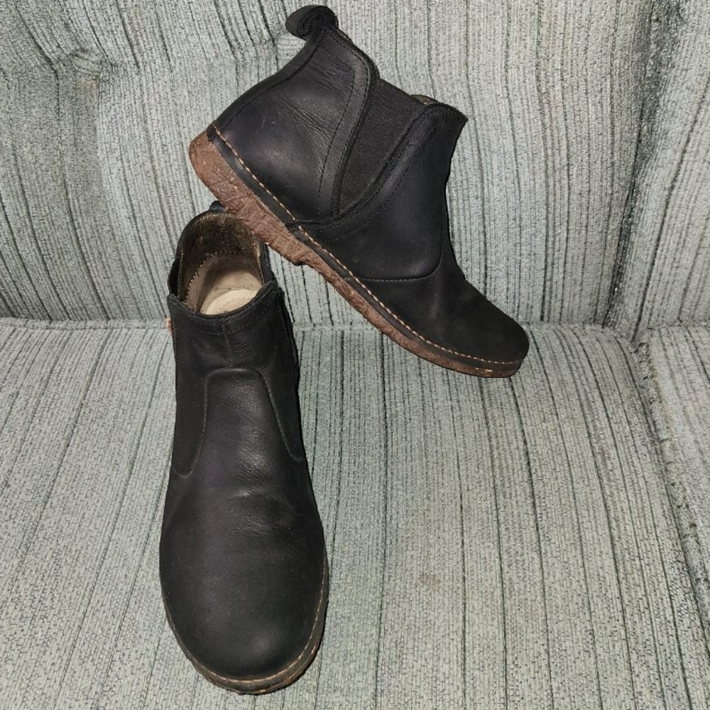 El Naturalista Black Ankle Booties